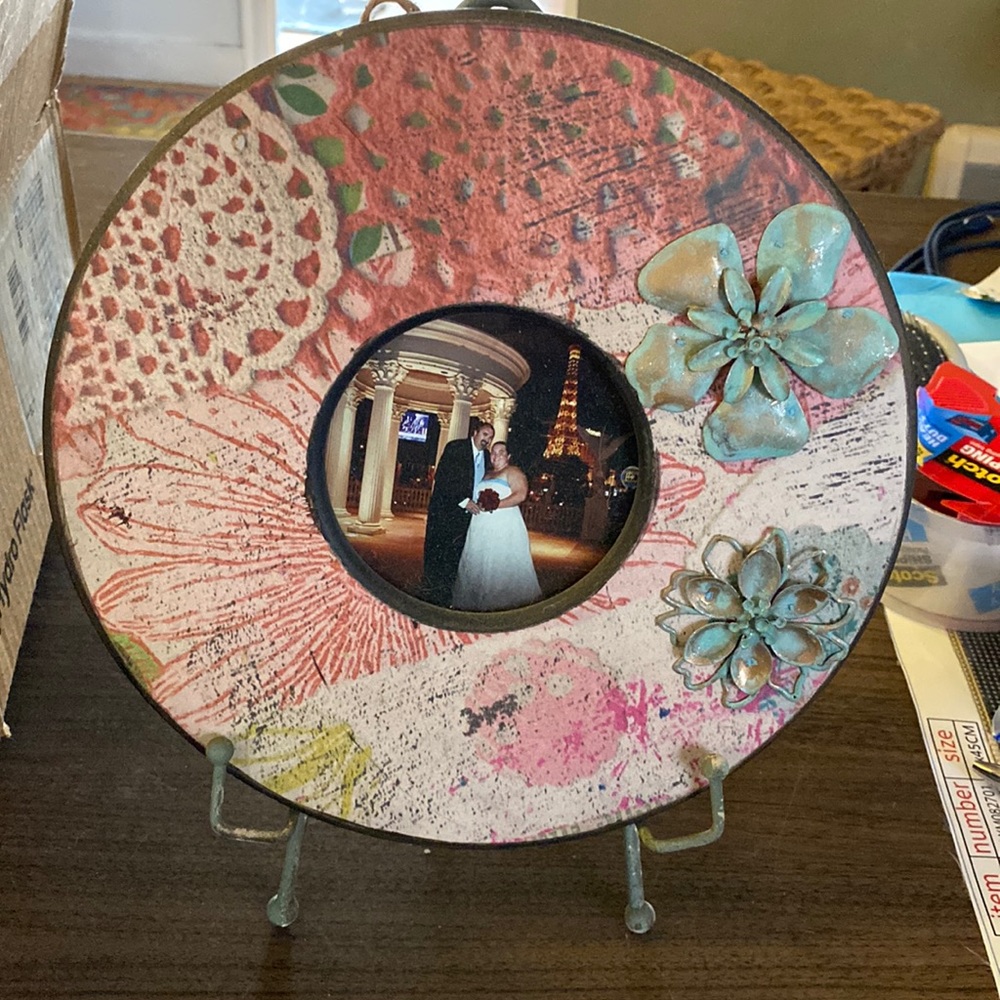 Picture frame on easel or can be hung on the all.